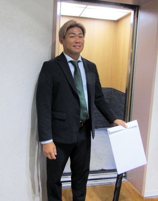 Dorapeinet's tweet photo. ヤクルト　田口麗斗に戦力外通告「お金どうこう言ってる立場じゃない」ＮＰＢに限らず現役続行の道模索　ファンには「本当に申し訳ない」青柳晃洋、沼田翔平にも通告
https://t.co/FQjaES9fmQ

　ヤクルトは２９日、田口麗斗投手、青柳晃洋投手、沼田翔平投手、長谷川宙輝投手に戦力外通告を行った... https://t.co/mjjCznFbRy