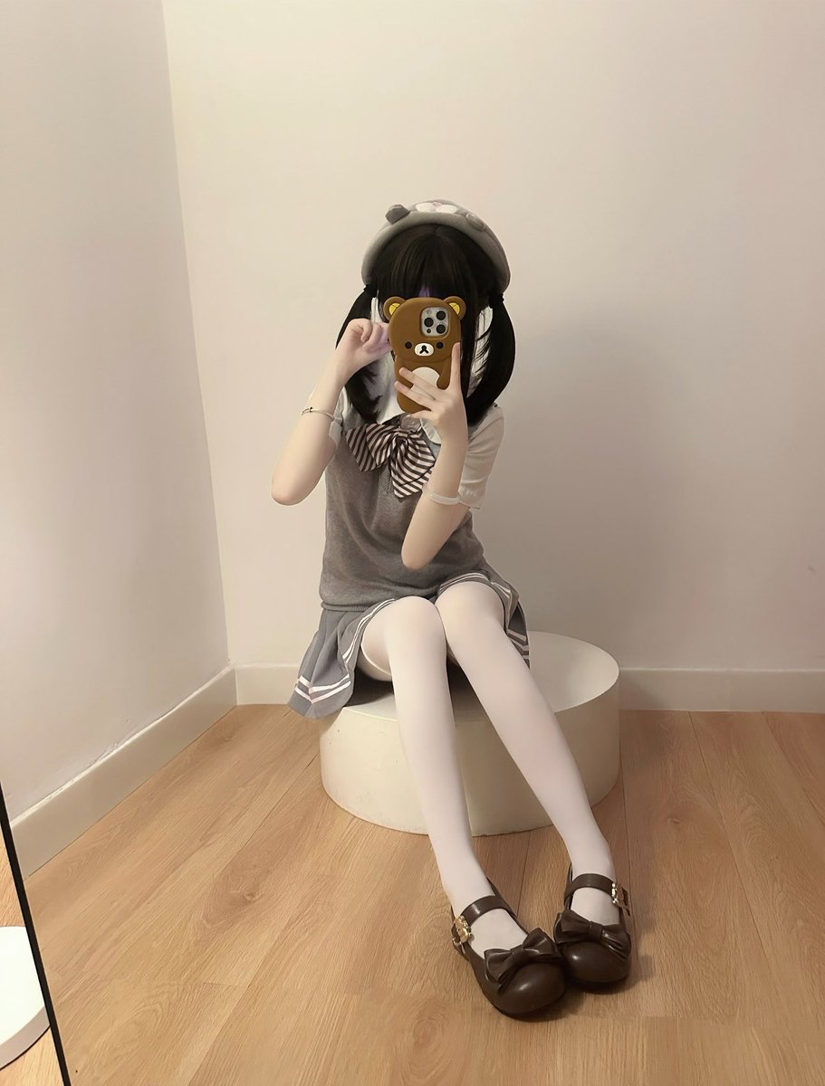 miranda45wj4's tweet photo. 刚起床
上供
不要🚪

新人刚玩x…..真给看  

有人想锐评一下我15岁福嘛 🥹     

看完不许瞎说，赶紧看，我要删了 https://t.co/dMAFYfiu4S