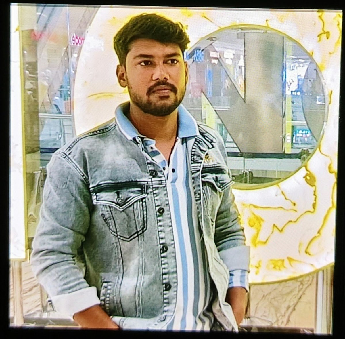 GoldySrivastav's tweet photo. #ललितपुर
युवक की चाकू से गोदकर #हत्या, सीसीटीवी में कैद हुई #घटना
#सदर_चौकी क्षेत्र के चौकबाग की घटना।
#Lalitpur
#UpCrime
#MurderCase
#CCTVFootage
#UttarPradesh
#YouthMurder
#Murder
#UPNews
#KnifeAttack
#NewsFlash
@lalitpurpolice
@Uppolice https://t.co/bnUefup2Yw