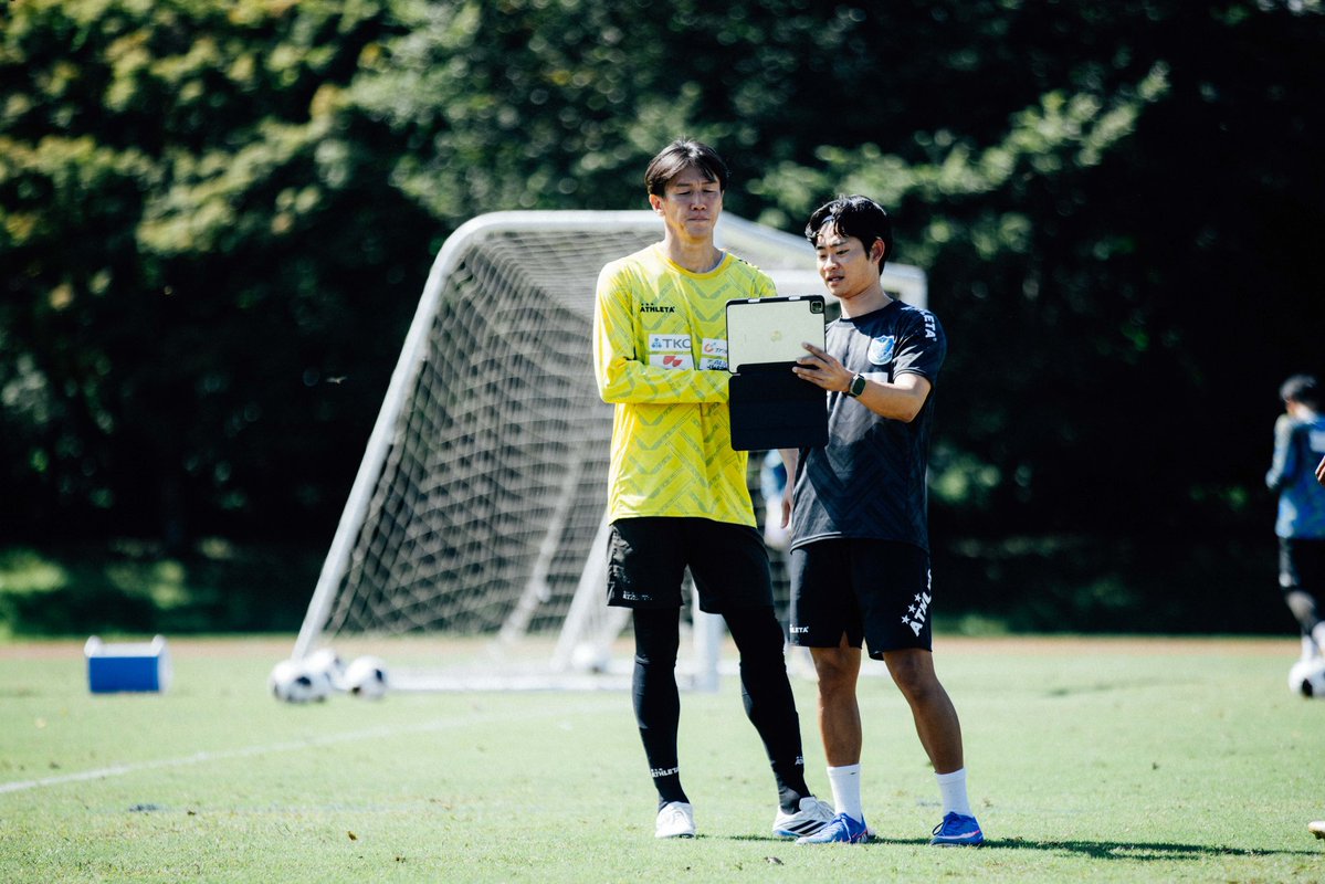 taiseisadamichi's tweet photo. 僕が出会ってきたサッカー選手の中で、こんなにも準備を怠らない選手に出会ったことはありません。
全体後の個別トレーニングにも多く参加する選手の1人。
一本走っては何度もディスカッションをして感覚の確認。
スプリントトレーニングを始めてからは最高速の更新をし続けています。
貴章さんの進化は止まりません。
@Kisho_Yano_