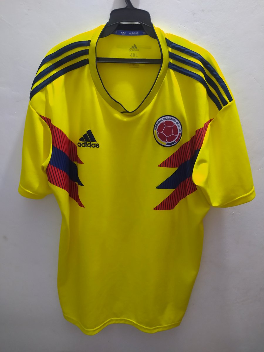 MauroMacaro8182's tweet photo. Vendo camisetas de segunda mano en muy buen estado y a precios demasiado accequible; muy economicas. 
Info: 300-728-20-41 en Cali, Valle. https://t.co/A3qhgbcCxG