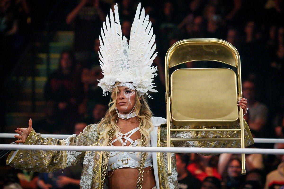 YourHolyMonarch's tweet photo. 9-26-2026 AEW All Out. 

Thank you, Chicago. 🪽 https://t.co/ERjmTBNl0r
