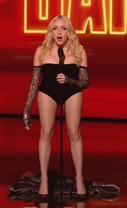 dojateaxz's tweet photo. Madonna lost her FUCKING mind https://t.co/ChYpnkuK5U