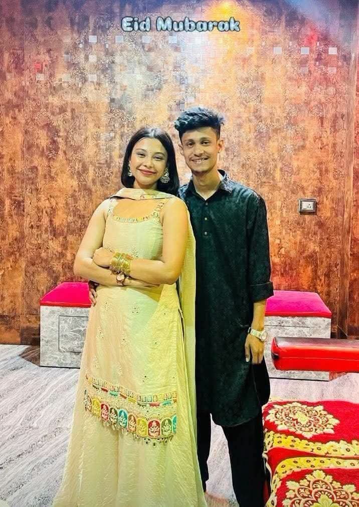 RajuValmikiN's tweet photo. 22 साल की निमिषा गुवाहाटी यूनिवर्सिटी में सोशियोलॉजी की स्टूडेंट थी। जो एक जिहादी के चक्कर में पड़ी थी। @aditya_pandit08 ने खूब समझाया था तो निमिषा झल्लाते हुए रिप्लाई करती है- "वो मुझे मार देगा तो मार देगा, तुम लोगों का क्या करना है।

अंजाम वही हुआ सबके अब्दुल की तरह इसका अब्दुल भी वही निकला। अगर उस वक्त निमिषा ने बात मान ली होती, तो आज वो अपने परिवार के साथ जिंदा होती।

खैर ऐसी होंडा शेरनियों के लिए मेरी तरफ से कोई संवेदना नहीं। भला जिसको जानबूझ के ट्रक के नीचे आना हुआ उसका क्या कर सकते है।