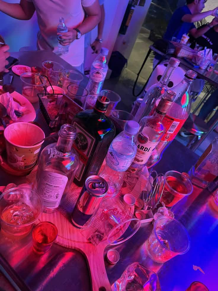 9okkotsuu__'s tweet photo. ° 9 AU #ITAFUSHI ::
donde una cuenta de chismes del colegio publica algo sobre yuji y este sale de joda para superar a su ex o donde megumi, que siempre lo tuvo fichado, aprovecha una fiesta para por fin acercarse al villerito de su curso para chamuyarlo y hacerlo olvidar a su ex https://t.co/wUn0tVaP5C