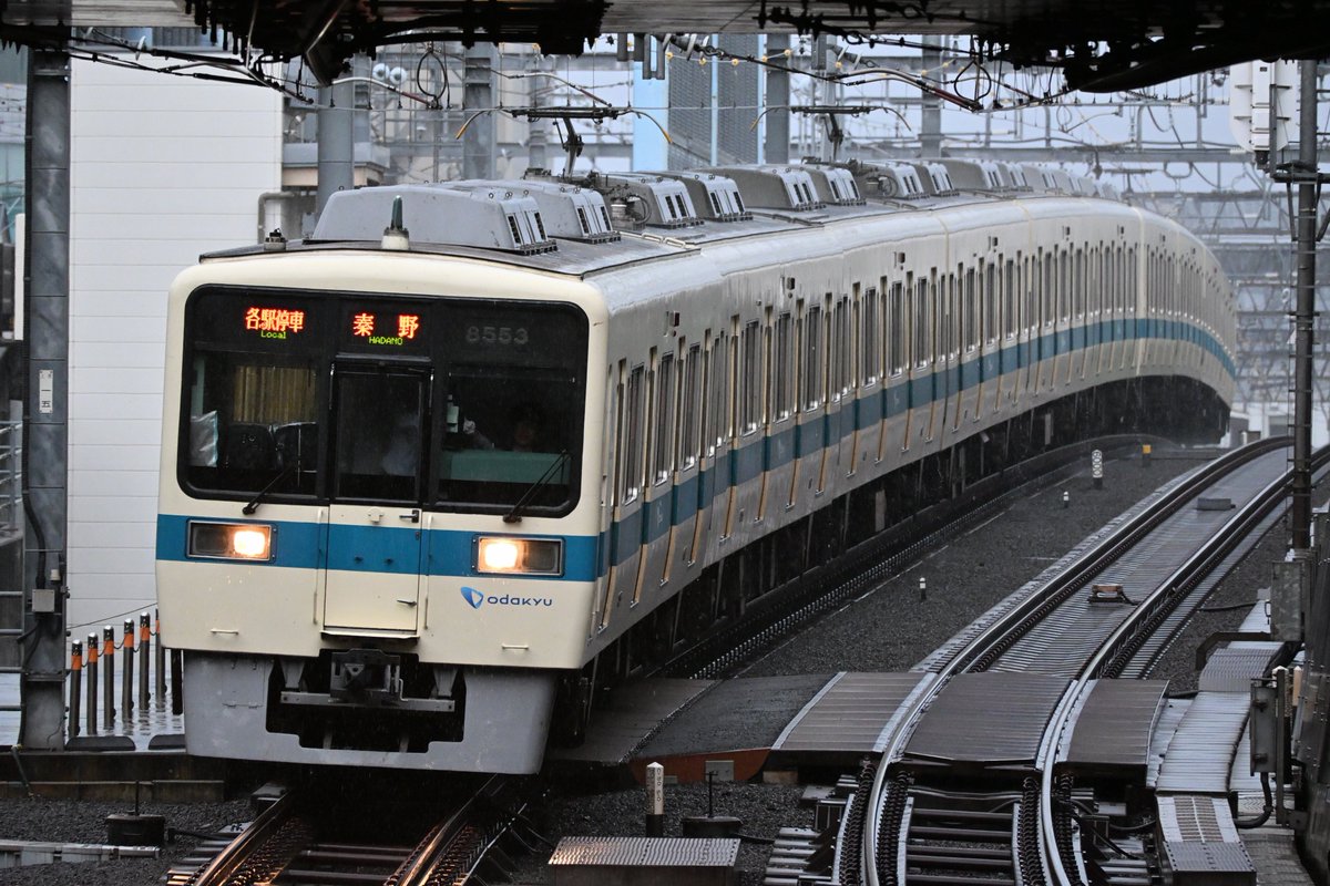 zZ16i4NJ1tmddVC's tweet photo. 平日朝のちょっとレアな行先
＃小田急8000形
＃小田急2000形
#小田急4000形 
＃小田急線 https://t.co/gtbMwZ1zt3