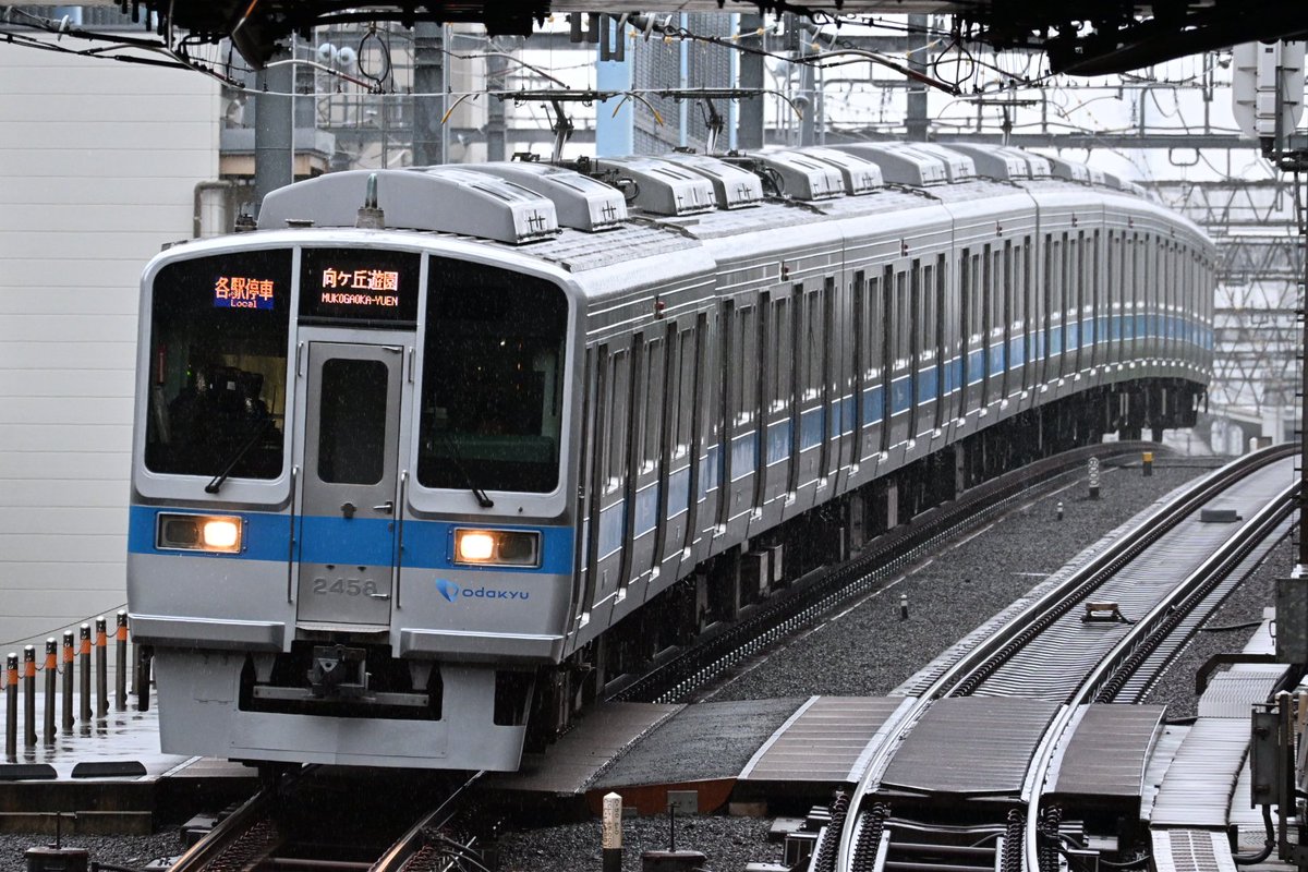 zZ16i4NJ1tmddVC's tweet photo. 平日朝のちょっとレアな行先
＃小田急8000形
＃小田急2000形
#小田急4000形 
＃小田急線 https://t.co/gtbMwZ1zt3