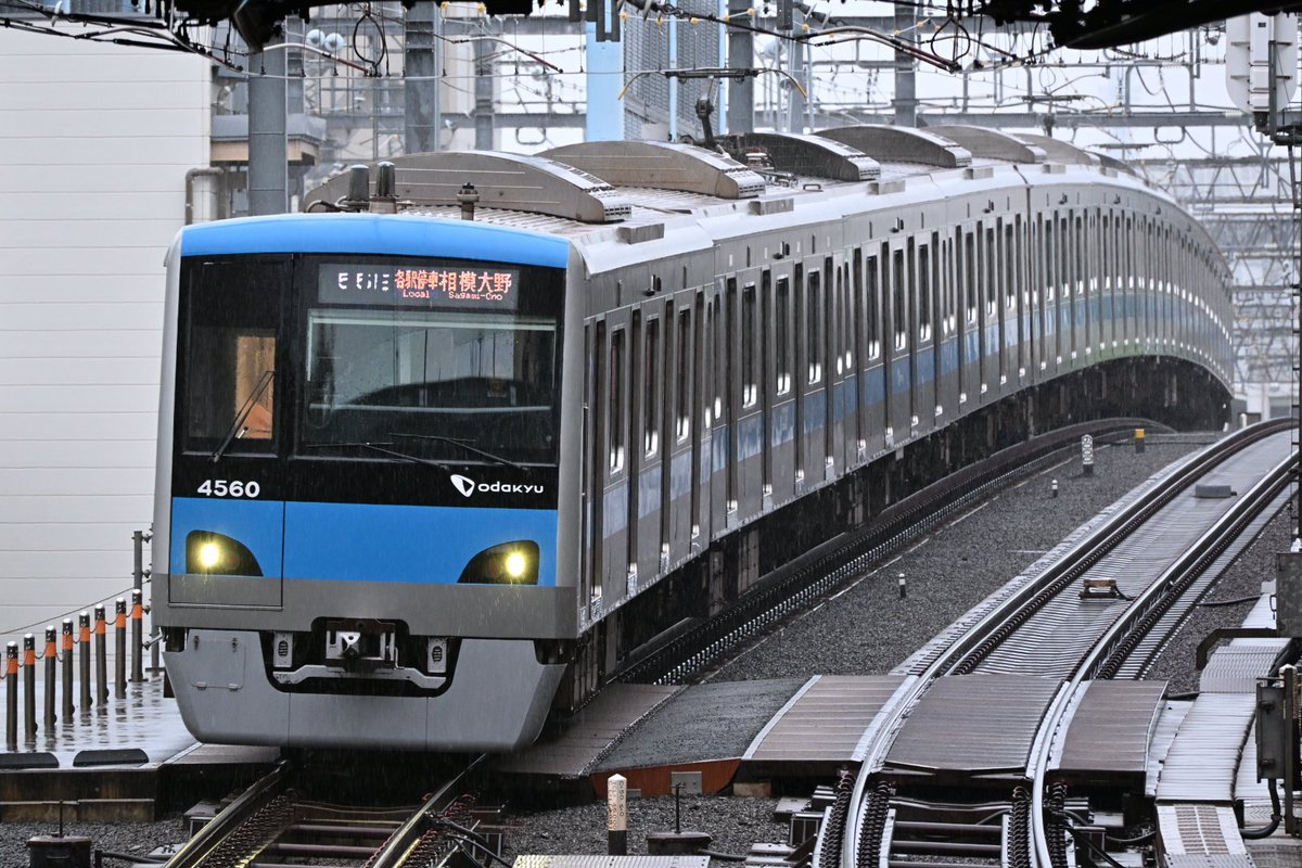 zZ16i4NJ1tmddVC's tweet photo. 平日朝のちょっとレアな行先
＃小田急8000形
＃小田急2000形
#小田急4000形 
＃小田急線 https://t.co/gtbMwZ1zt3