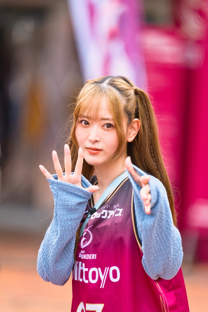 yayayasu__'s tweet photo. パスを受け取りシュートする美少女サリーちゃん
#ナナニジ 
#天城サリー https://t.co/SWrXEbuOX0