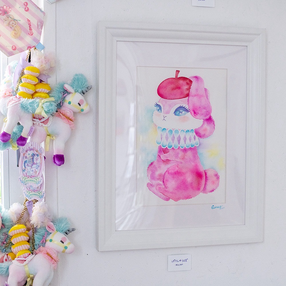 douxdimanche's tweet photo. こんにちは！
本日よりddでは、絵子猫（えこねこ） @ECONECOxxx さんによる水彩画展「Shiny colors」がスタートしました✨
心ときめく水彩画、かわいいグッズがたっぷり並んだギャラリーへぜひ🌈本日は絵子猫さんご本人も在廊されています https://t.co/h9XeB8w6Rn