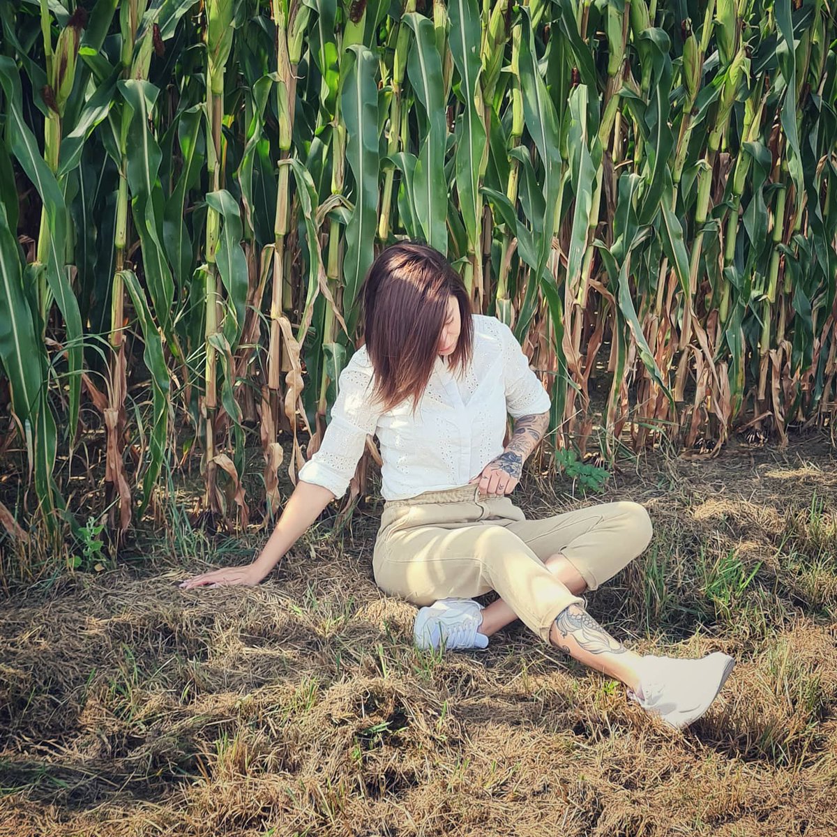 ztrawberri's tweet photo. To my parents who said: staying home and playing video games would never prepare you for the real world.. check mate.... #quarantine #goodmorning #brunettte #single #summervibes #singlemomlife #corn #cornfields #cornfield #hiking #netherlands https://t.co/8VC7cpOk2j