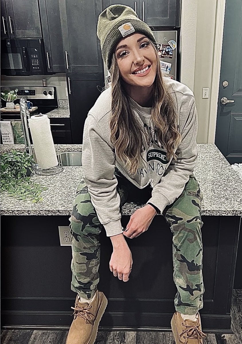 AuthenticBelle_'s tweet photo. Get you someone that can pull every look. Looking really girly and then looking like a southern girlie. https://t.co/ZVqOv2MwLG