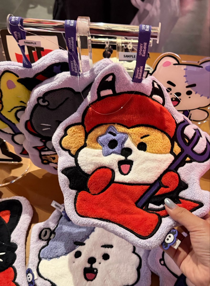 jaketeamid's tweet photo. Preview Pop-Up Spooky Enchin JAKEY 

Superr gemesss 😭🥹🫶🏻 itu plush pillow nya gedee bener Jakey gemeyy😖🤏🤎

ctto. 

엔하이픈 제이크
#JAKEY #ENCHIN
#JAKE #제이크 #ジェイク
#ENHYPEN_JAKE #엔하이픈_제이크 
@ENHYPEN_members @ENHYPEN https://t.co/0PUb6kTwaN