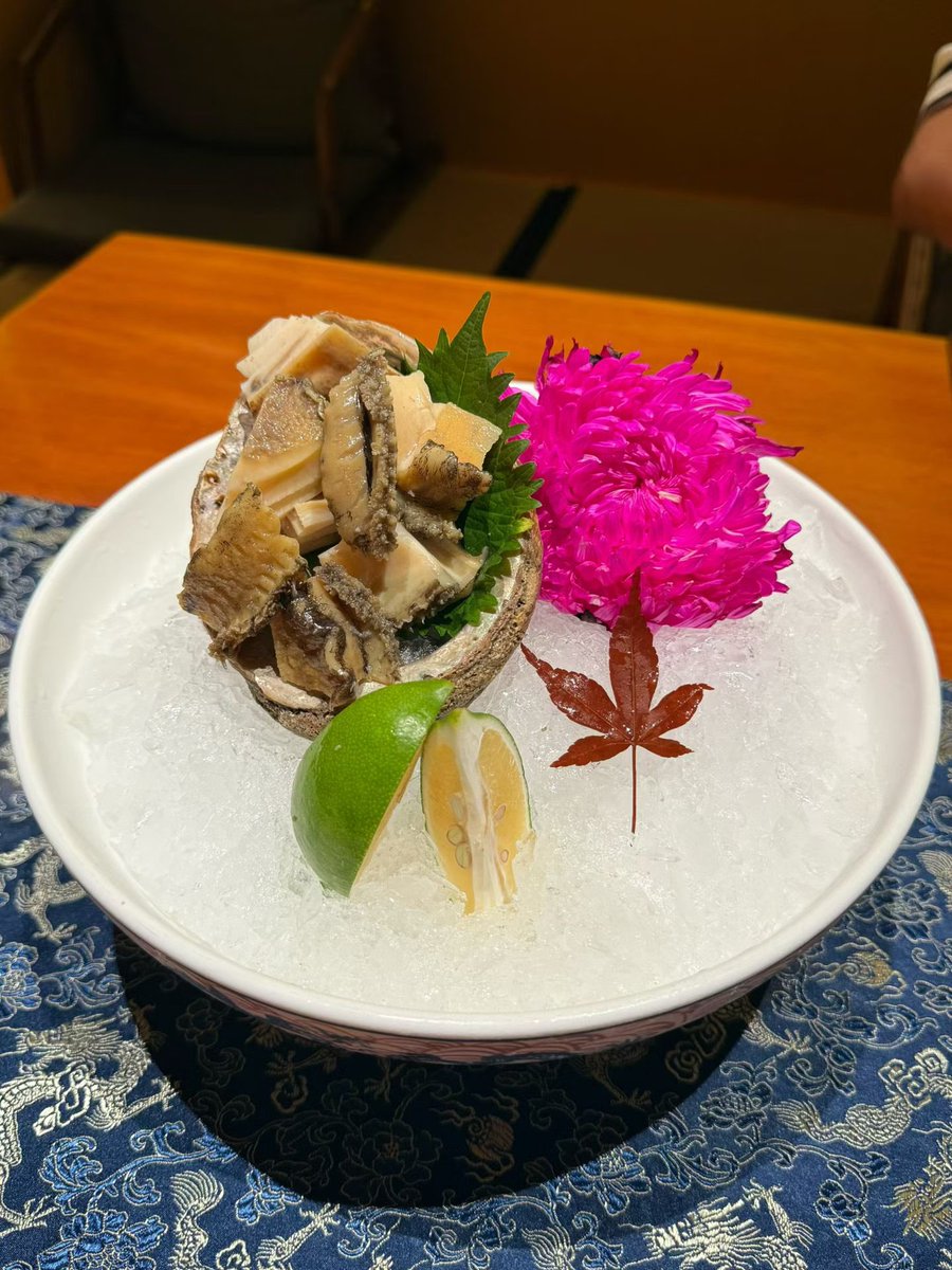padaxing6577's tweet photo. 要取得远超同龄人的财富体量，就要远离他们的一切。
你不可能每天接收和所有人一样的信息、思考和所有人一样的问题，做和所有人一样的选择，却期待十年之后财富突然和所有人不一样。财富是一个人长期认知、选择、环境、时间分配和资源配置的最终结算。 https://t.co/oXzaWQre5i