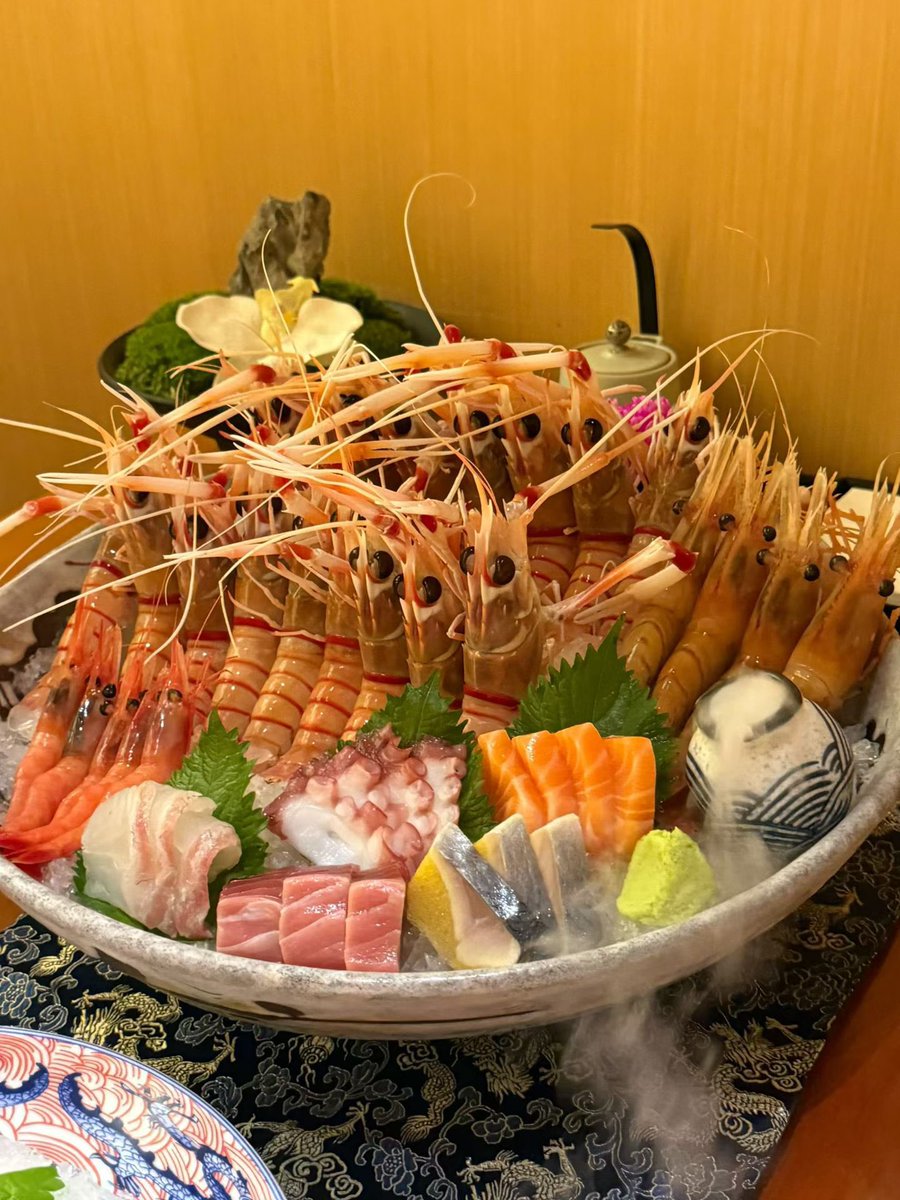 padaxing6577's tweet photo. 要取得远超同龄人的财富体量，就要远离他们的一切。
你不可能每天接收和所有人一样的信息、思考和所有人一样的问题，做和所有人一样的选择，却期待十年之后财富突然和所有人不一样。财富是一个人长期认知、选择、环境、时间分配和资源配置的最终结算。 https://t.co/oXzaWQre5i