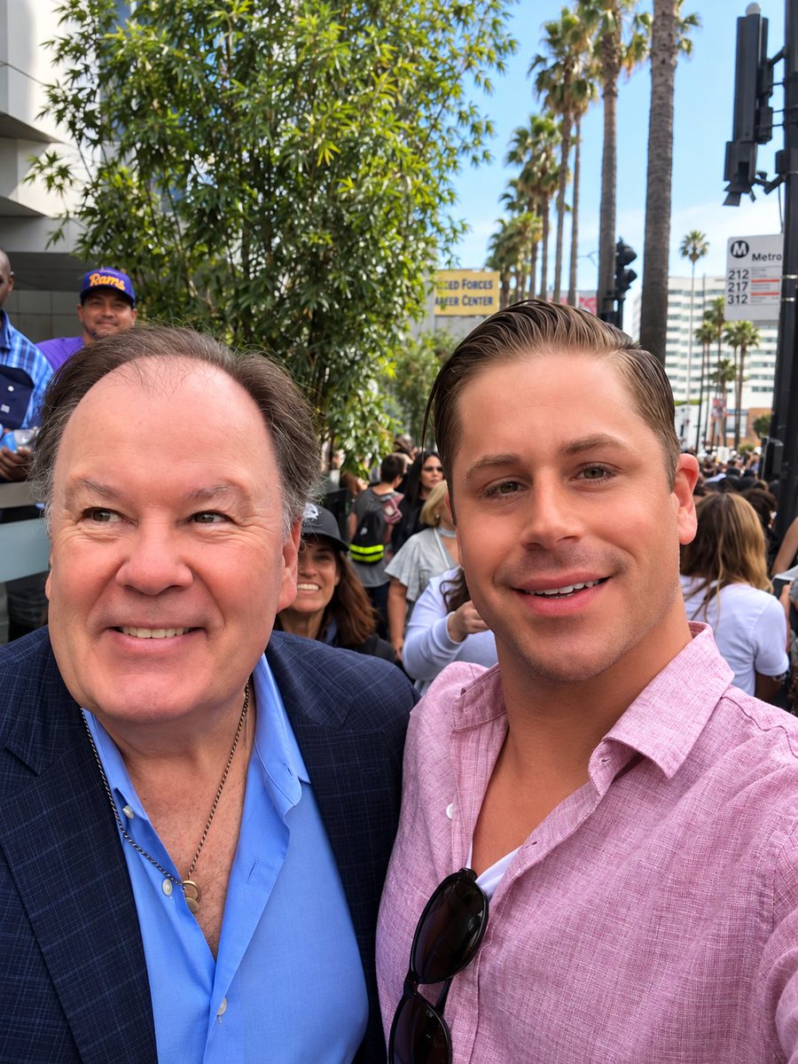 KyleKalbfleisch's tweet photo. R.I.P. Mr Belding aka Dennis Haskins … You were an iconic character on TV and a down to earth nice guy off screen. 🙏
#RIPMrBelding #ActorLife #SavedByTheBell #DennisHaskins #MrBelding https://t.co/gcmqF0OWtn