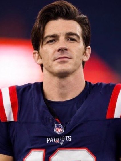 PolymarketBlitz's tweet photo. Drake Maye                 Case Keenum

- 63.8 comp%              - 70.6 comp%
- 195 yds/g                    - 247 yds/g
- 1 TD                              - 3 TD’s
- 6 INTs                          -  0 INTs                       
3 Games Played          1 Game Played https://t.co/AXAH4atQSr