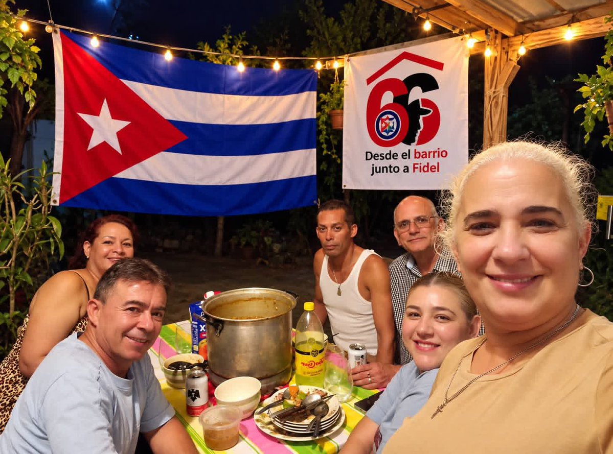 GHNordelo5's tweet photo. Colaboradores Médicos cubanos,  Asistenciales y Docentes, que cumplen misión en Badiraguato, Sinaloa, México, celebraron el 66 aniversario de los #CDRCuba #Cuba #66AñosCDR https://t.co/tSgg8Iy23v