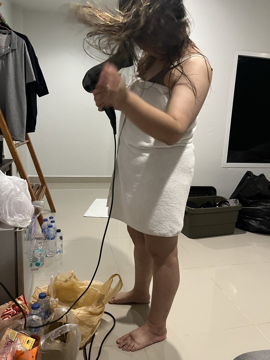 Milonova110's tweet photo. ฝนตกน้ำท่วม��าเมียไปเปิด รร.เย็ดแม่งเลยยย https://t.co/i4mBvRo3Oz