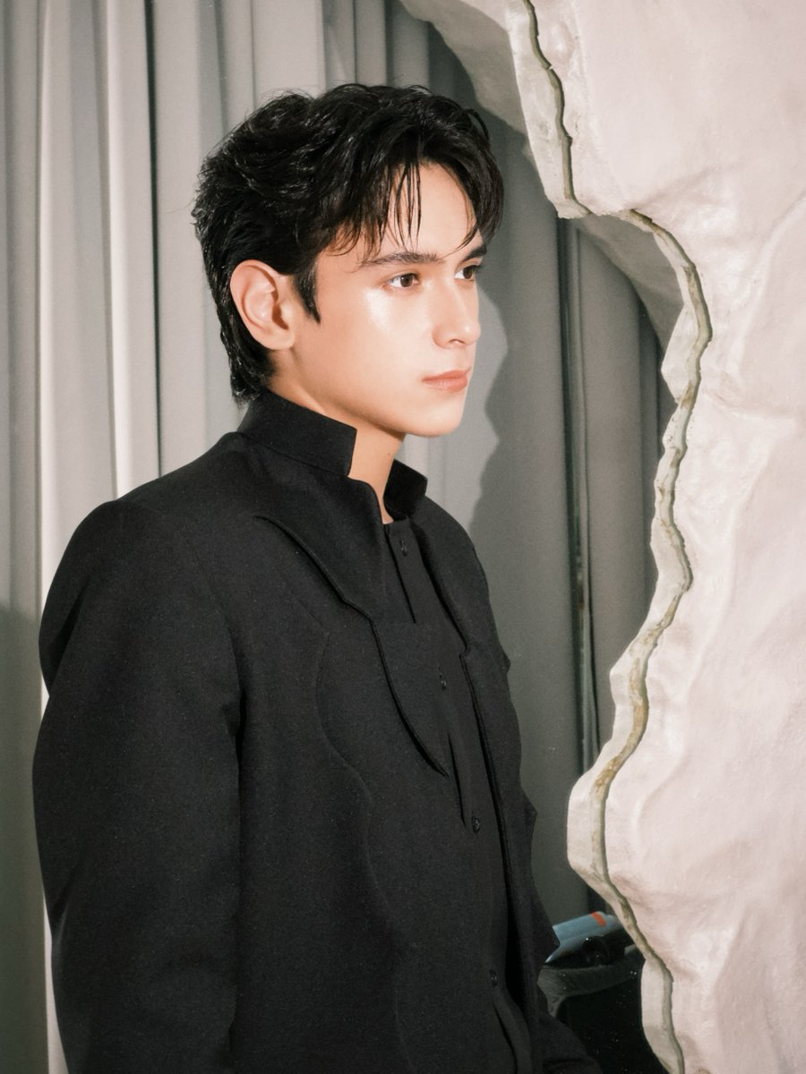gmanetwork's tweet photo. COVER STAR! ❤️‍🔥

#HeathJornales marks another milestone as he celebrates his feature as the Philippine cover star of an iconic men’s fashion and pop culture magazine.

📸: Heath Jornales / Instagram https://t.co/bzggTFz5ip