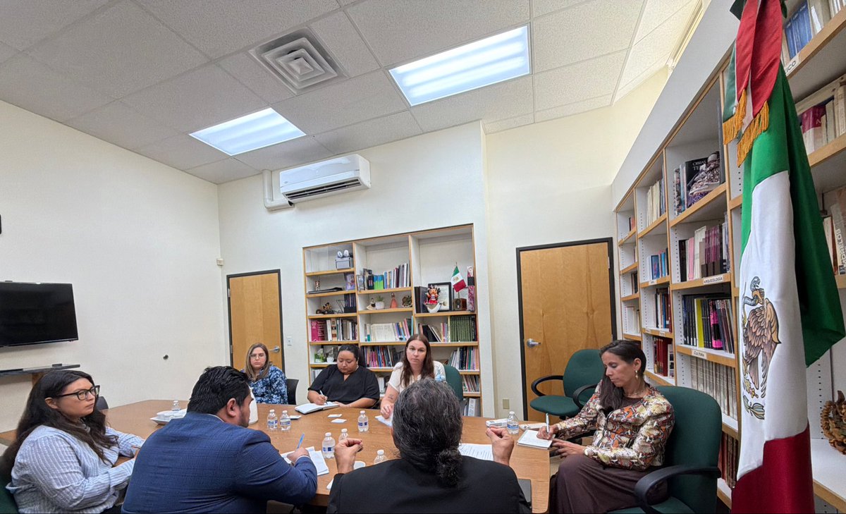 ConsulMexAlb's tweet photo. En el @ConsulMexAlb sostuvimos una reunión con representantes de @NMILC , @ACLUNM y @ccasfnm,para dialogar sobre temas prioritarios relacionados con derechos humanos, protección de las personas migrantes, acceso a la justicia y acompañamiento a nuestra comunidad mexicana.

Durante el encuentro intercambiamos experiencias, buenas prácticas y perspectivas para fortalecer la prevención, la coordinación y la capacidad de respuesta ante situaciones que puedan afectar los derechos y el bienestar de las personas mexicanas.

La presencia de Luis Lara, encargado regional de protección, permitió identificar tendencias a nivel nacional y generó una discusión importante sobre  derechos humanos, debido proceso y acceso a la justicia desde una perspectiva integral.