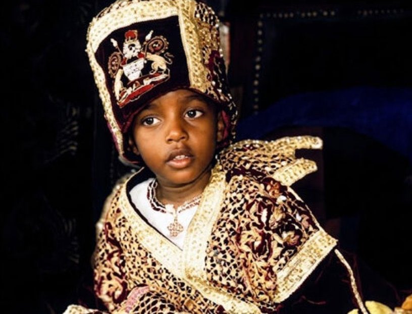 MeddieMambo's tweet photo. The youngest king in the world in the Guinness Book of Records. #KingOyoForever https://t.co/U4XMRZRC4p