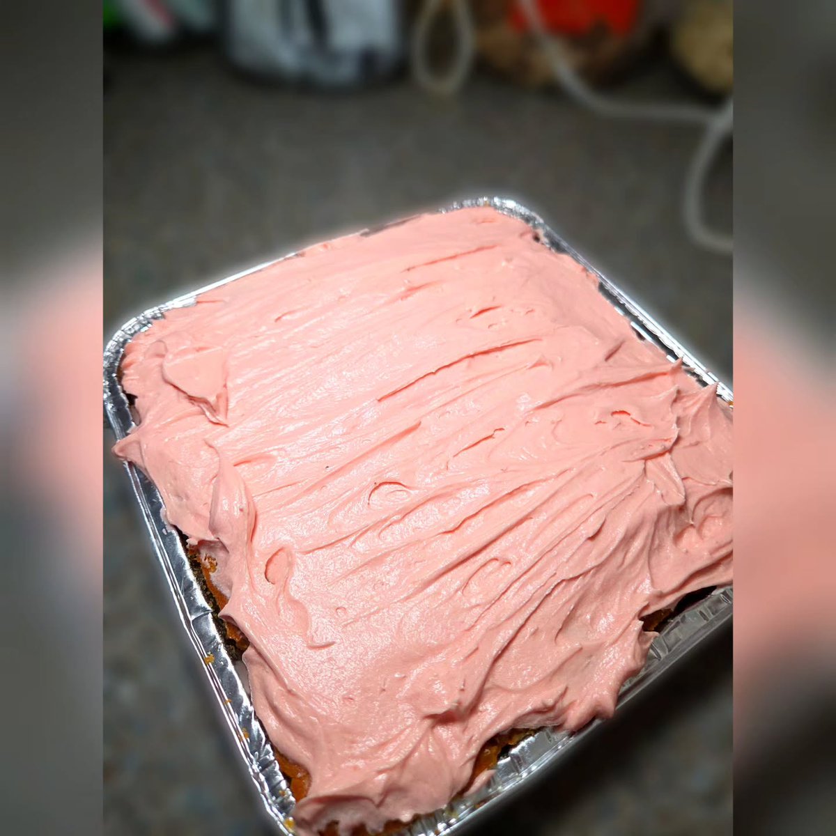 WilliamHelf0c's tweet photo. Funfetti cake with caramel truffle pieces: vanilla sponge filled with rainbow sugar pearls, pink buttercream, and caramel truffle pieces. Soft, colorful, and perfectly chewy—what more could you want from a delicious cake? https://t.co/UeyKWmpb08