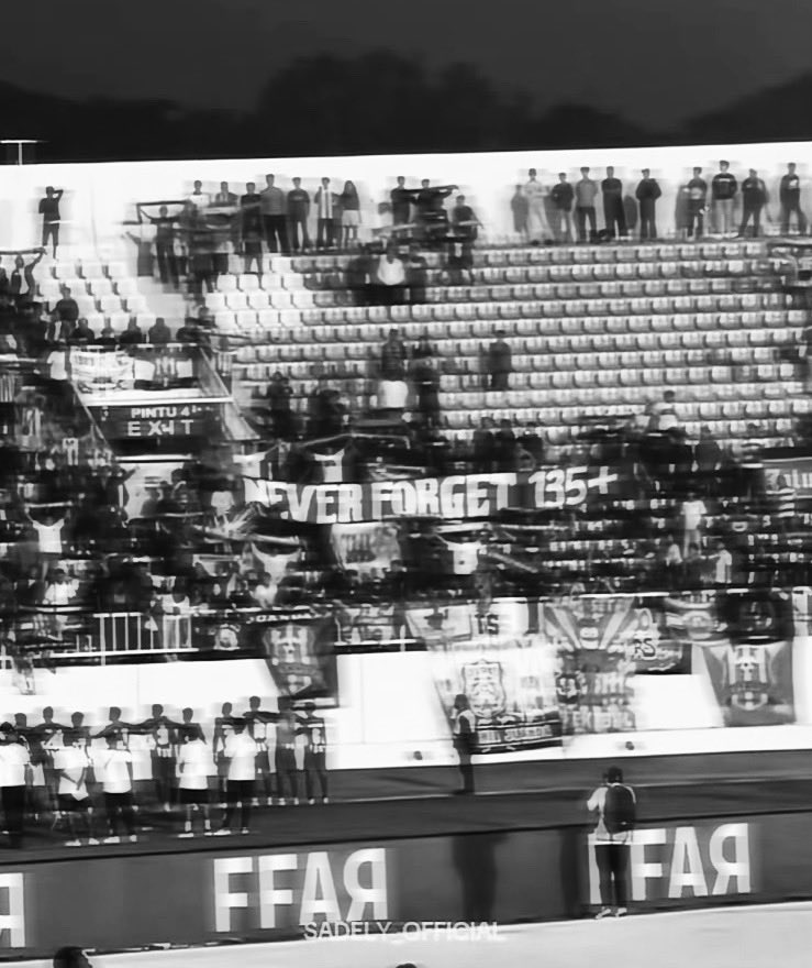 south9crew's tweet photo. Terimakasih warga Malang Aremania . Dan teman teman parlente boys mohon maaf jika kami merepotkan. 
#neverforget135+ https://t.co/GpAvndocyb