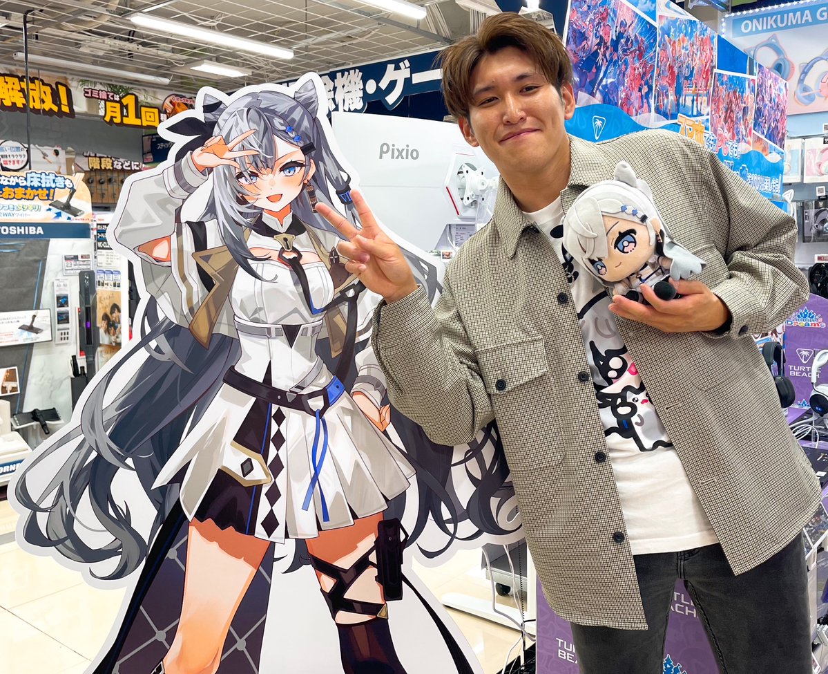 Y_Nichijou_'s tweet photo. #VestiaZeta  #ZecretaryDiary  #ぜーたび 

Zeta！
来たよぉ！！📜🩶✨

ビックカメラ新宿東口店
(お店の人が撮ってくれた📸) https://t.co/EswcstOz35