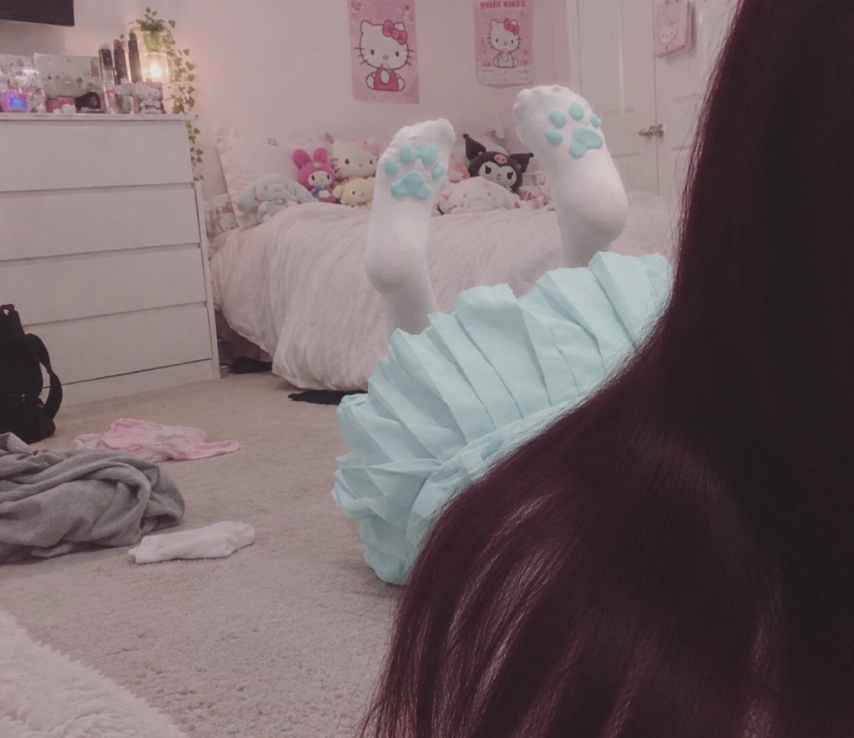 yourloverjoi's tweet photo. who likes my pawsocks :3 #cnc #ageplay #discord #egirl #whimpering #comgirl #kawaii https://t.co/ezFWUYlsDg