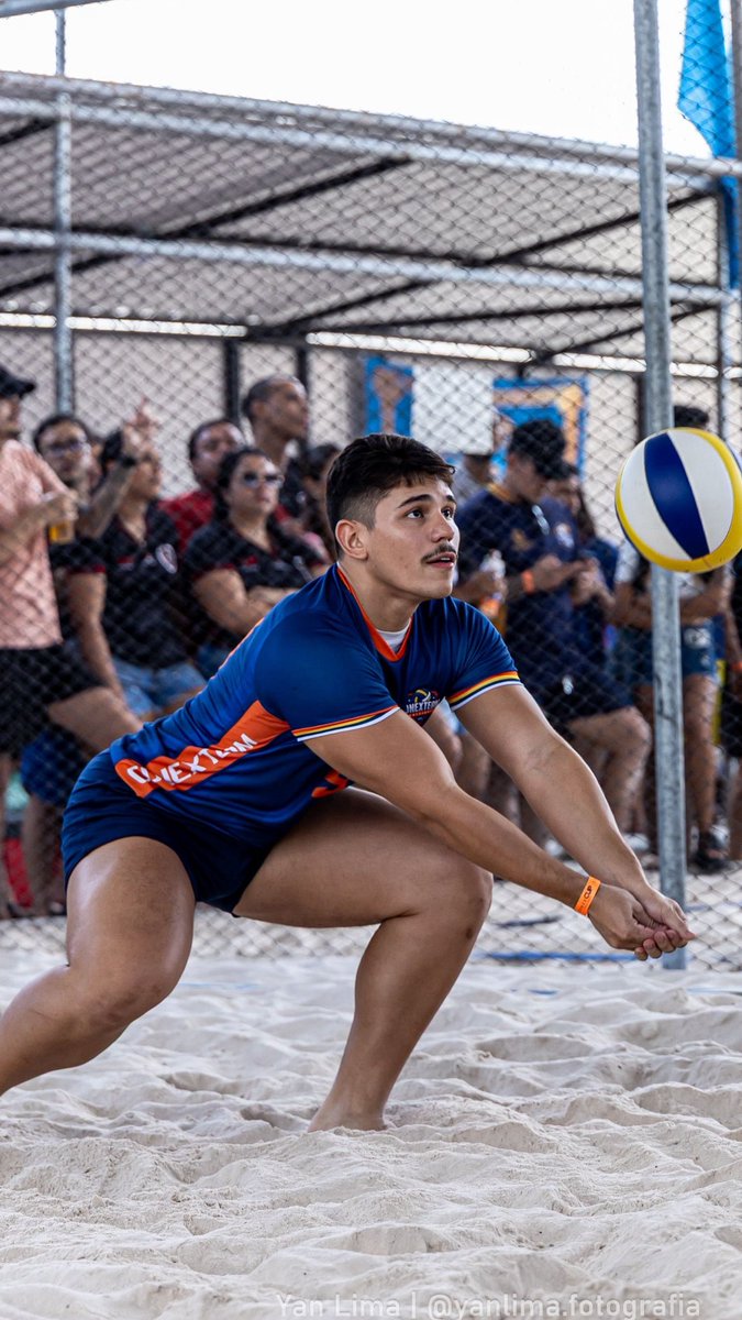 mendes_dgo's tweet photo. eu no vôlei // eu no off 
https://t.co/H3M0XwXnVl https://t.co/AhWseabaFY