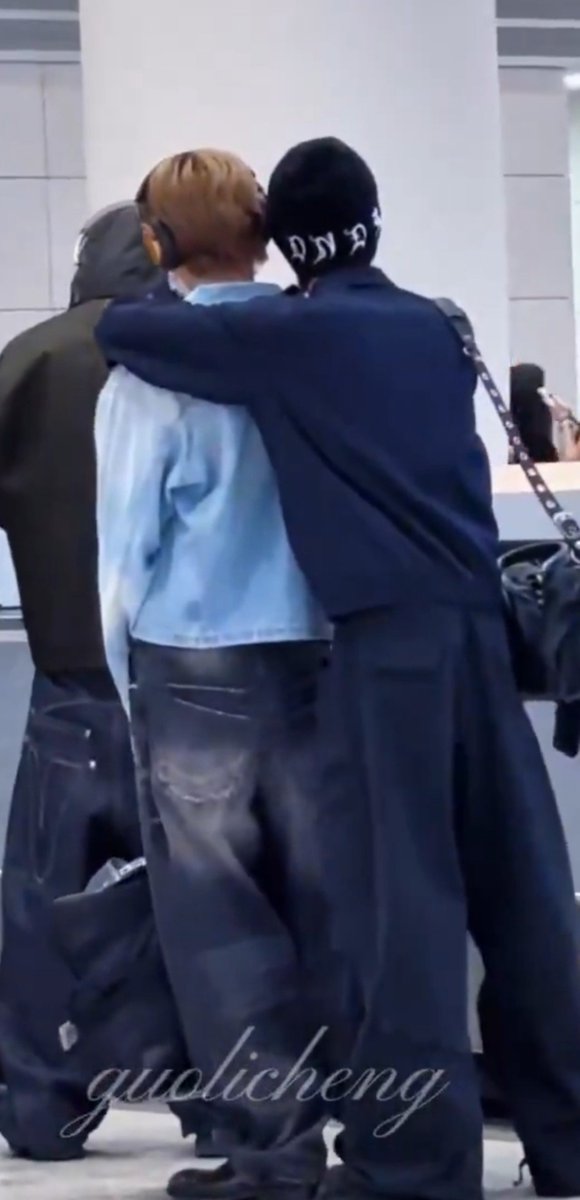 satxinyaoi's tweet photo. anxin always so clingy w hyeonie 🥺🥺 https://t.co/v69lcHcJDe