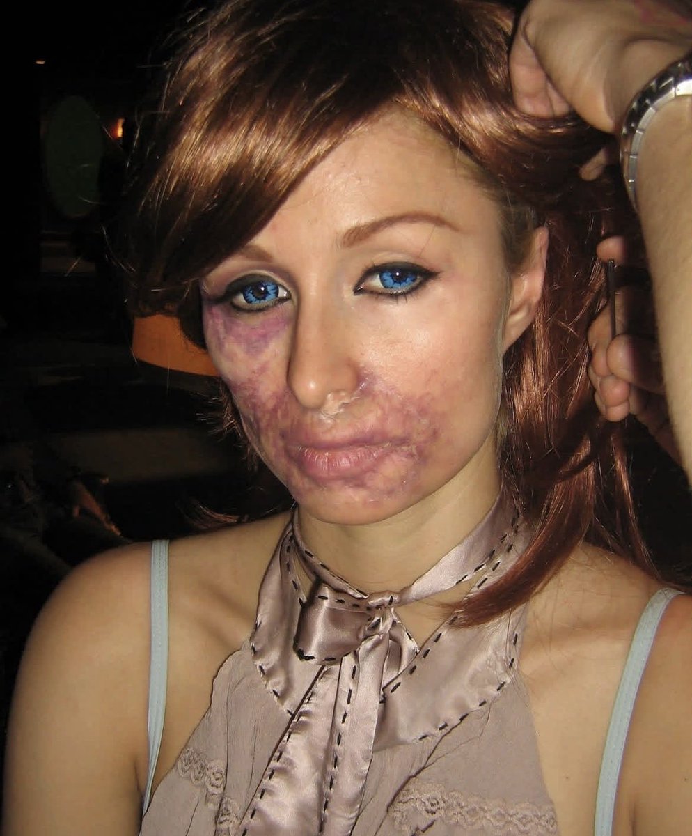 lindsayslung's tweet photo. paris hilton’s closeups by makeup artist maribeth knezev from darren lynn bousman's 2008 cult classic 'repo! the genetic opera'. https://t.co/WnJJuptLF3