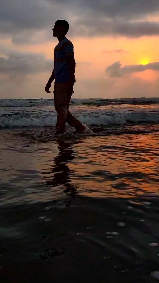 xxBlackAngel7xx's tweet photo. Sometimes the unplantrips gives mesmerizing clips which create's masterpiece at the end. #sunset #trip #family #friends #friendship #beach #maldives #reels #trendingsong #whatsappstatus #shrivardhanbeach #konkan #msrtc #harihareshwarbeach https://t.co/MZ6ia4qMsJ