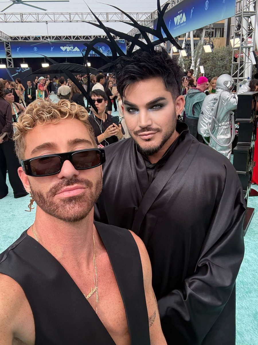 AdamL_Daily's tweet photo. 📷| Adam last night 🖤

via bobbynewberry https://t.co/lY2eBQxGWE