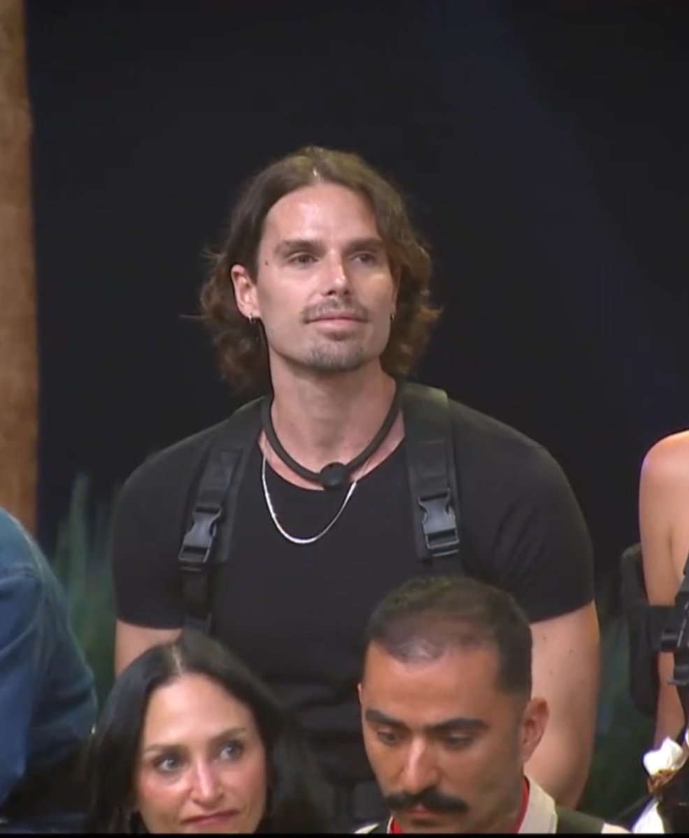 diisep1914's tweet photo. Jhonatas faro, o único que saiu em defesa do Serginho, essa me surpreendeu 👏🏽👏🏽

#AFazenda #AFazenda18 https://t.co/Jl77p1nsPS