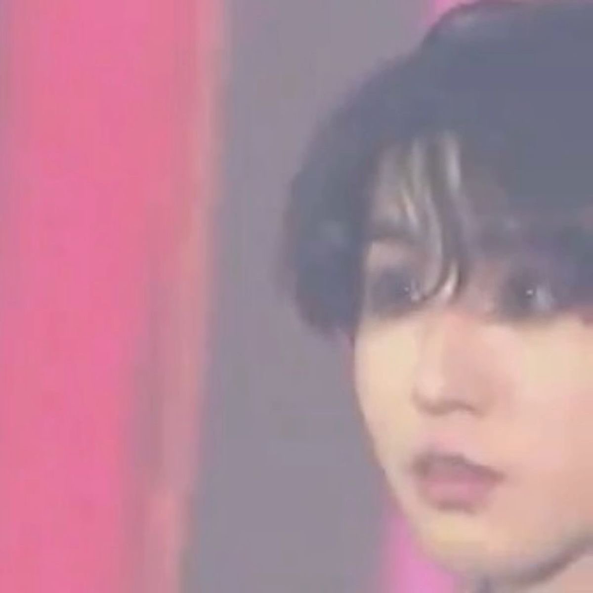 jinniesungie_'s tweet photo. He suffers from a severe case of omega eyes https://t.co/hlT50dzSVX
