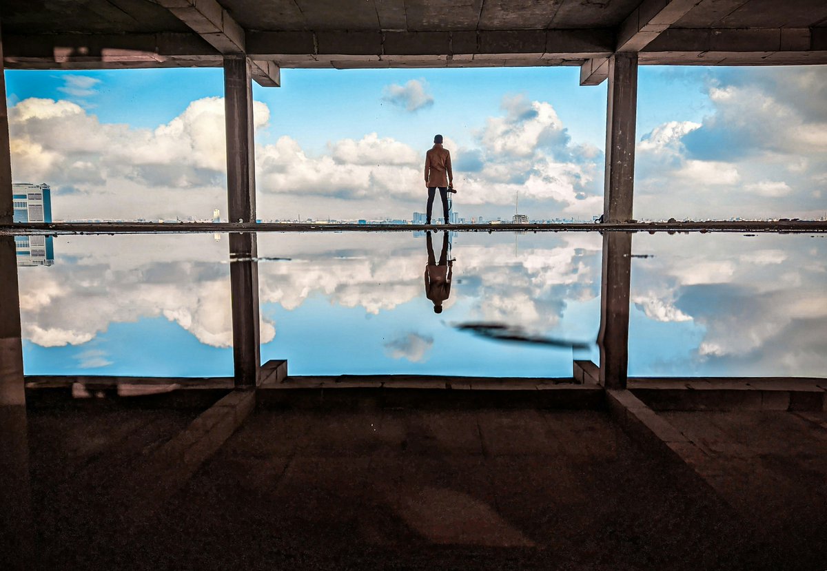 cfenlightenment's tweet photo. When your #illusions begin to be broken, you gain a new perspective on your life. You can no longer look at people, situations, or yourself the same way as you did when you were steeped in the illusion. You cannot see yourself in the old limited way.
How do you see yourself now? https://t.co/Yi2mQE4u6q