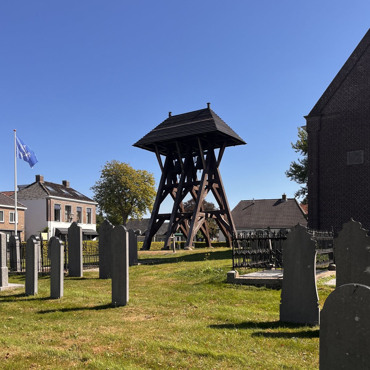 MitchellBahan's tweet photo. *** DONKERBROEK ***
Hervormde kerk &amp; klokkenstoel. #toeristineigenland #ontdekjeplekje #nederland #thenetherlands #travel #traveller #dutch #wanderlust #ignederland #ignetherlands #igtraveller #donkerbroek #ooststellingwerf #friesland #fryslân https://t.co/htfzUPtnEM