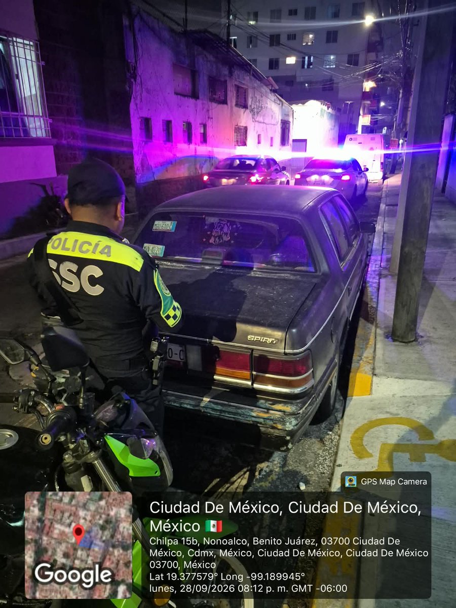 UCS_GCDMX's tweet photo. @ReportandoCDMX1 @PabloVazC @PulsoNonoalcoBJ En atención a su reporte acudió Policía de #TransitoGCDMX, al arribar al lugar se realiza la sanción correspondiente conforme al Reglamento de Tránsito, se implementa dispositivo de seguridad. https://t.co/yUP91NpIA0