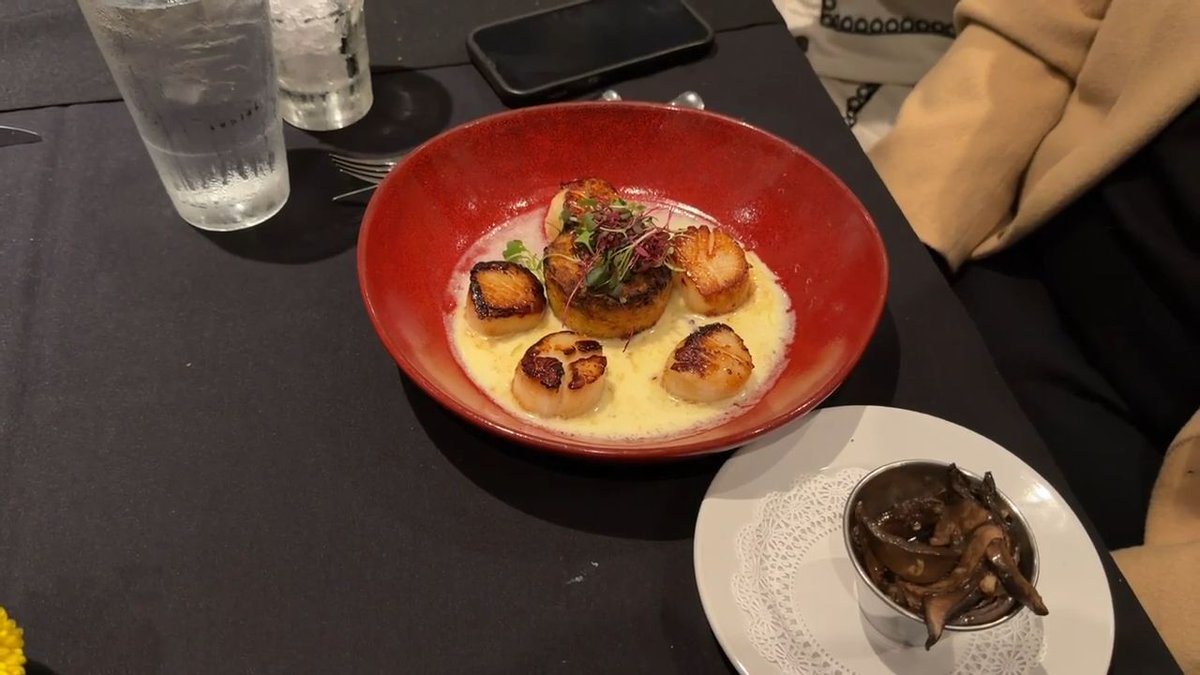 ucfoodietv's tweet photo. Yes, Oyster Rock gets crowded.
Still, worth it on a Carolina Coast Trip.
Why?
Food is excellent and so is the service.
https://t.co/VX1TvIvo9W
#OysterRock #Calabash #Fallgolf #Chileanseabass #Undercoverjetsetter https://t.co/xToCc1Gae5