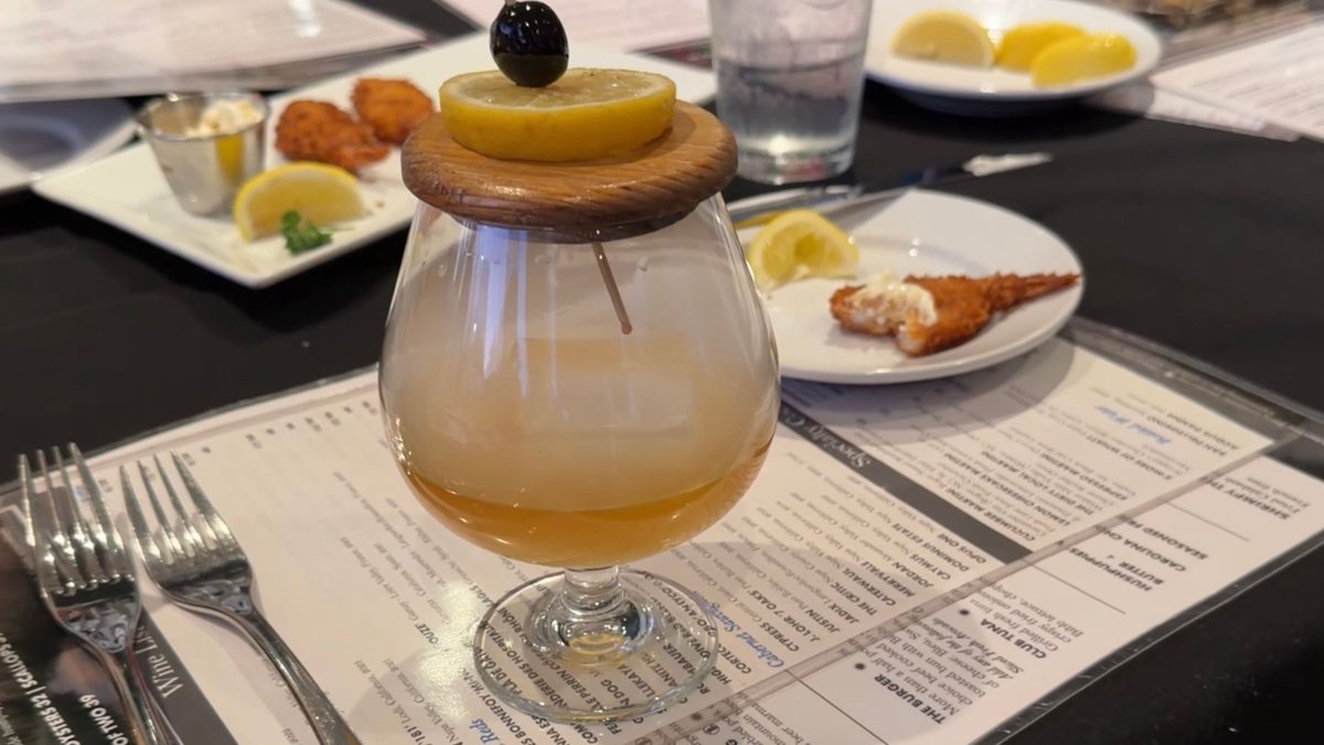 ucfoodietv's tweet photo. Yes, Oyster Rock gets crowded.
Still, worth it on a Carolina Coast Trip.
Why?
Food is excellent and so is the service.
https://t.co/VX1TvIvo9W
#OysterRock #Calabash #Fallgolf #Chileanseabass #Undercoverjetsetter https://t.co/xToCc1Gae5