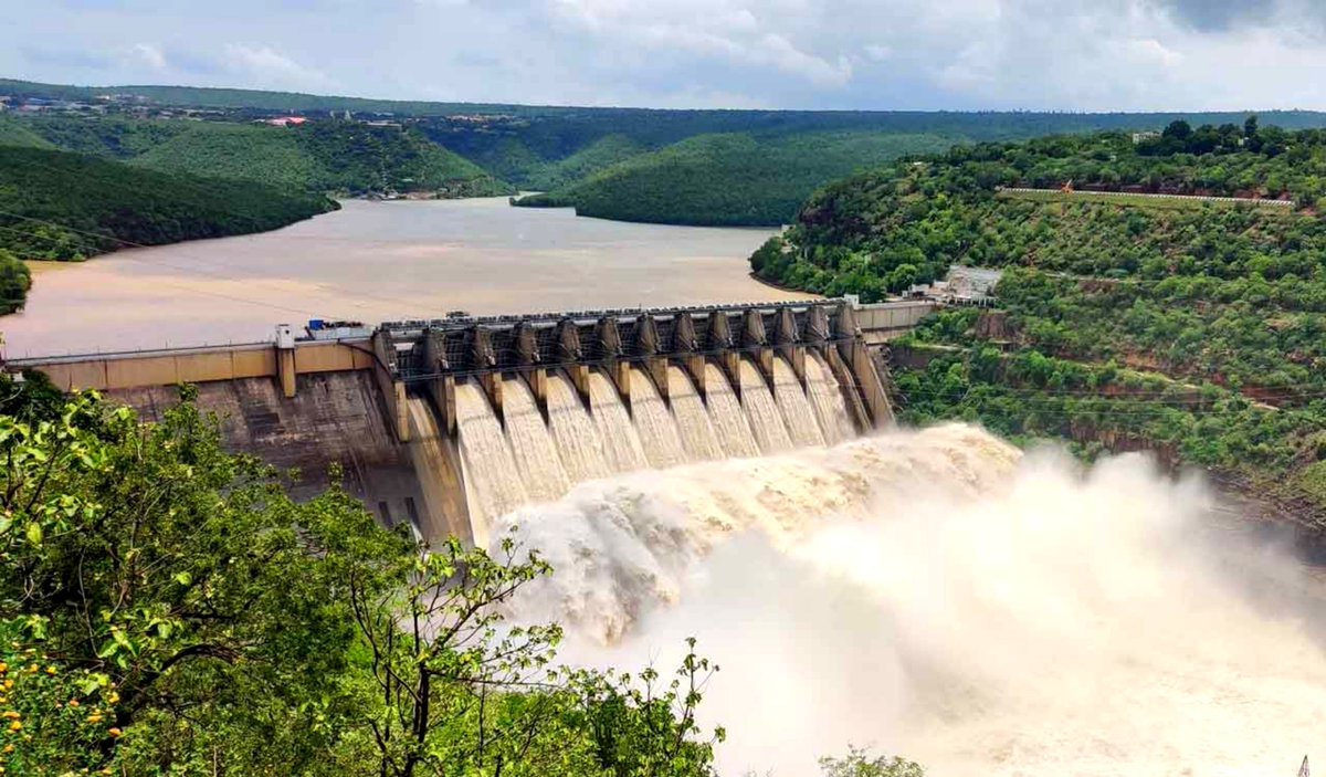 AndhraNexus's tweet photo. 🚨 Andhra Pradesh to Raise 3 Key Issues at KRMB Meeting on October 1

1. Shift the Krishna River Management Board (KRMB) headquarters from Hyderabad to Amaravati, as mandated by the AP Reorganisation Act, 2014.

2. Seek a 66:34 water-sharing ratio between Andhra Pradesh and Telangana until May 2027 to meet drinking water needs.

3. Transfer control of 15 major common project components, including the Srisailam and Nagarjuna Sagar project infrastructure, to KRMB.