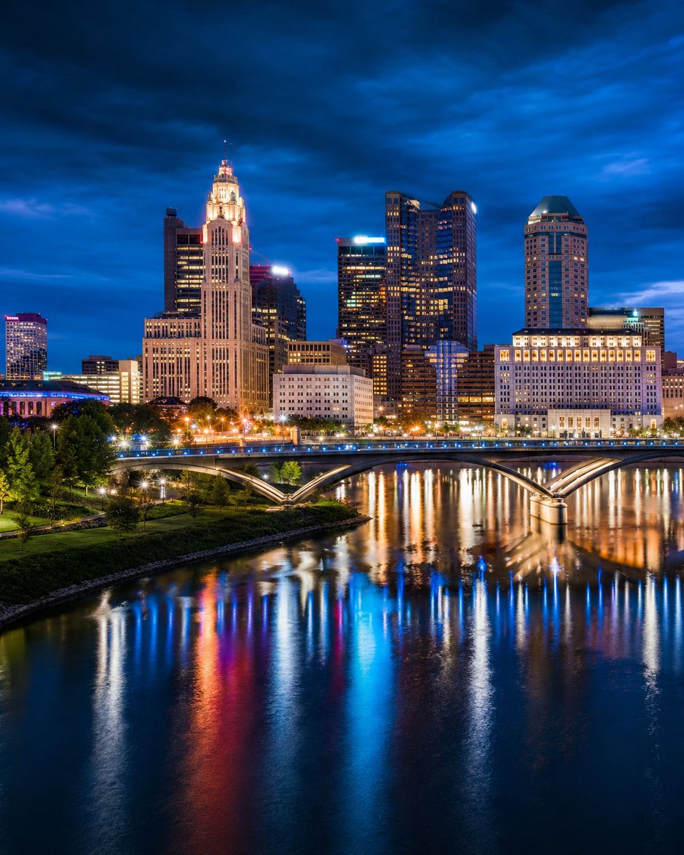 discrock's tweet photo. A breathtaking blue-hour view of downtown Columbus, Ohio, where the city lights meet the calm river, creating a perfect mirror of color, architecture, and evening magic. 🌆✨

#ColumbusOhio #Columbus #Ohio #DowntownColumbus #ColumbusSkyline https://t.co/iscS7dgBf6