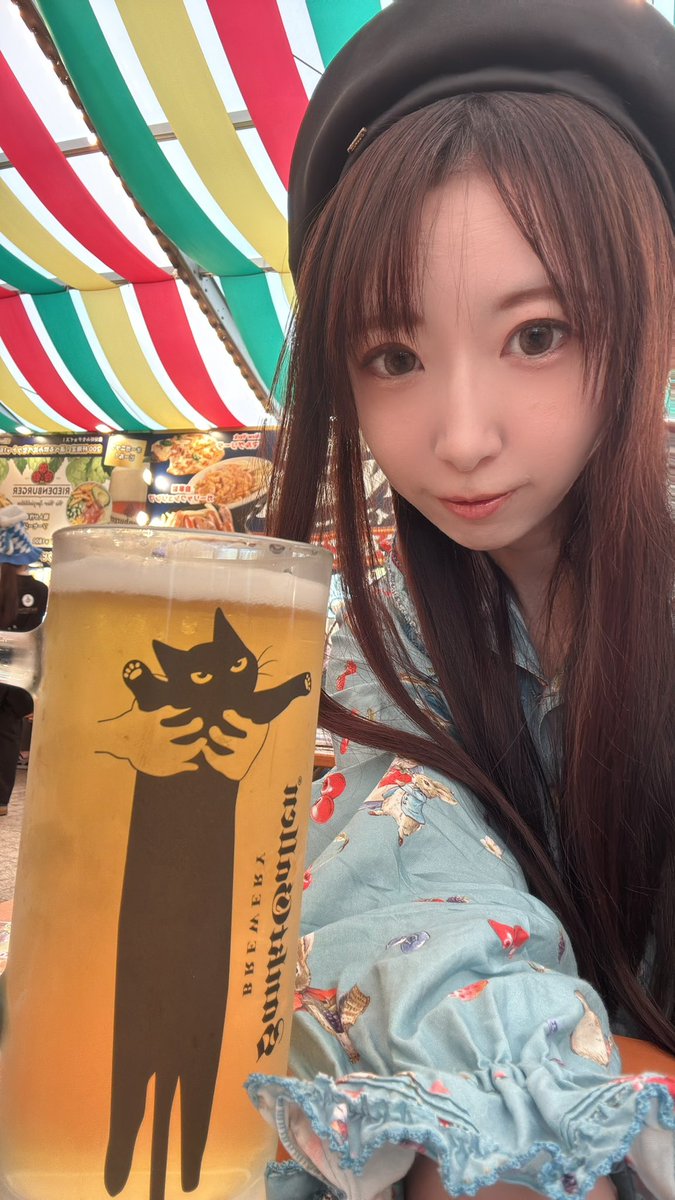 sachibudou's tweet photo. オクトーバーフェスト連れてきていただきました☺️✨✨
猫ジョッキ〜！！😻 https://t.co/wPpQDGqDOx