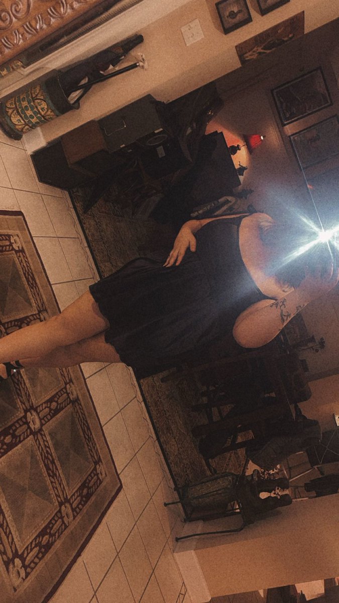 SweetTeahyl0's tweet photo. Bbw Goddess here ready to drain a weak soul💋 #findom https://t.co/CPcgtUELUT