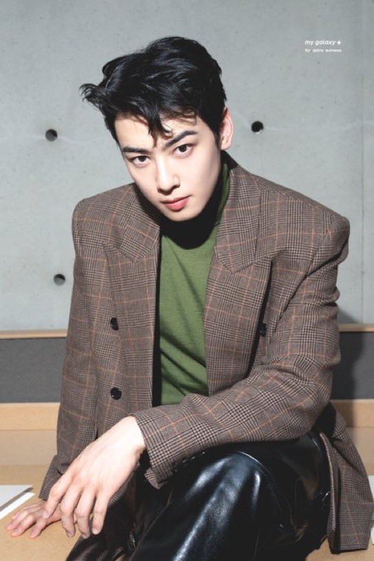 chelle_cew's tweet photo. No one—and I say it again, NO ONE—can pull off this outfit quite like Eunwoo did! 🔥 The confidence, the elegance, the attitude… an absolute HEARTTHROB who makes EVERYTHING look effortlessly iconic! 😮‍💨❤
#CHAEUNWOO #차은우 #SaintLaurent #ELLE https://t.co/lzRsBRQyxa
