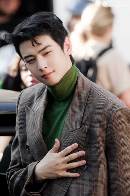 chelle_cew's tweet photo. No one—and I say it again, NO ONE—can pull off this outfit quite like Eunwoo did! 🔥 The confidence, the elegance, the attitude… an absolute HEARTTHROB who makes EVERYTHING look effortlessly iconic! 😮‍💨❤
#CHAEUNWOO #차은우 #SaintLaurent #ELLE https://t.co/lzRsBRQyxa