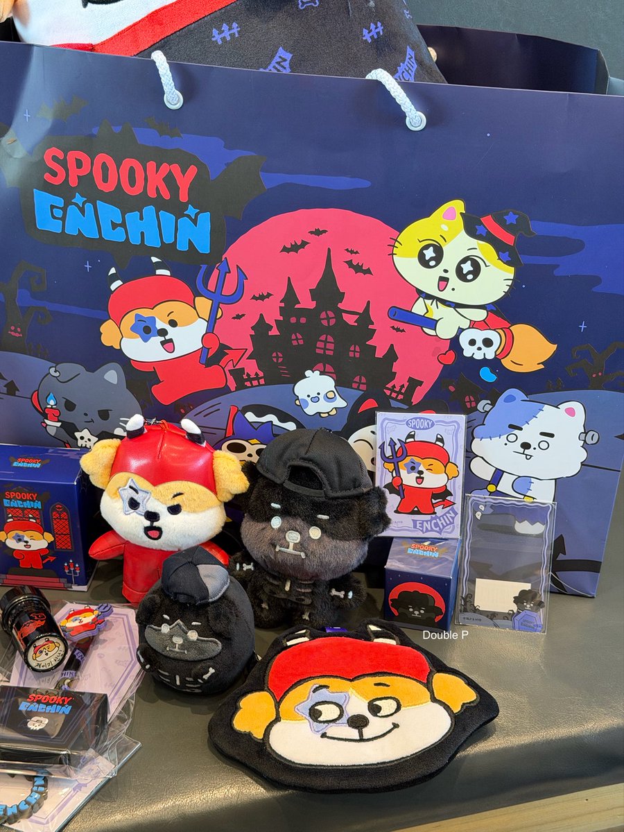 praewdoublep's tweet photo. 🦮🦇🖤❤️‍🩹

#JAKE #ENHYPEN #JAKEY #ENCHIN https://t.co/RgGBKsX2md