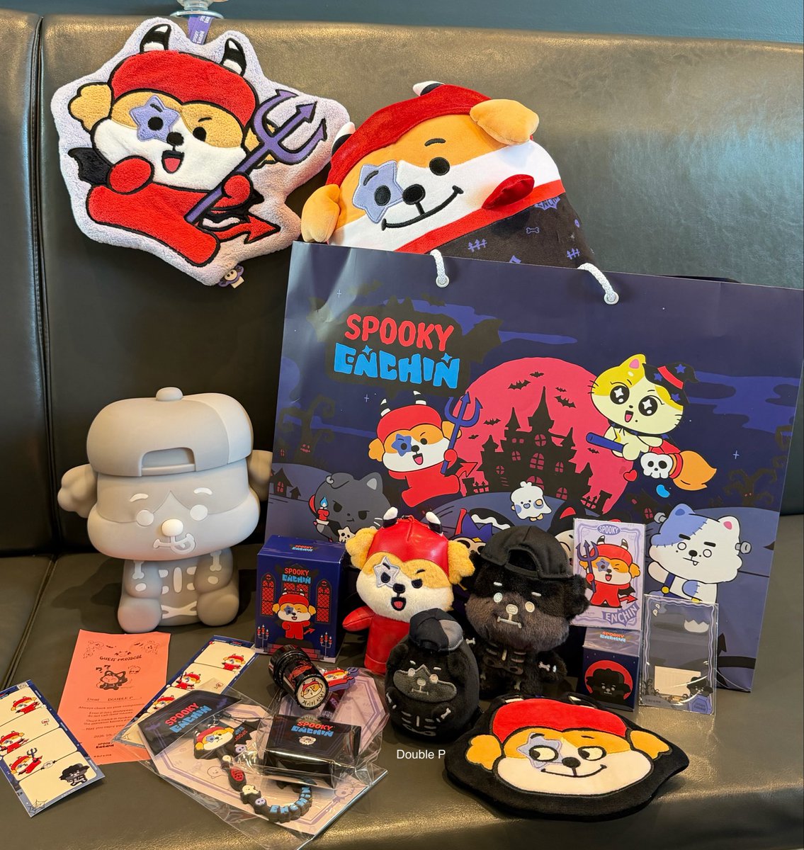 praewdoublep's tweet photo. 🦮🦇🖤❤️‍🩹

#JAKE #ENHYPEN #JAKEY #ENCHIN https://t.co/RgGBKsX2md